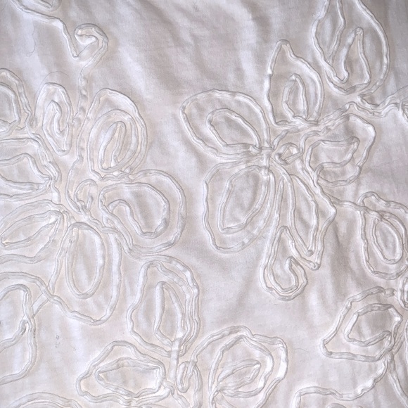 Jones New York white sleeveless top with application. Size small. - Picture 4 of 6